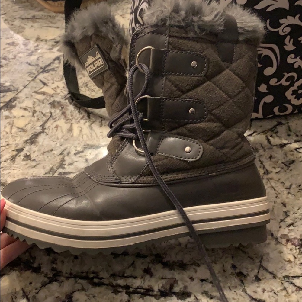 Snow boots new!!